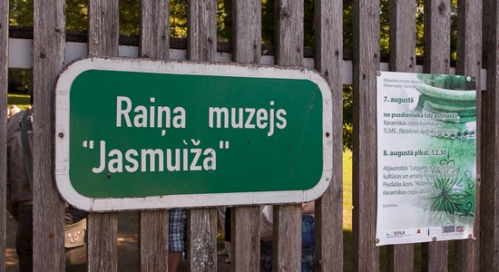 Foto: Jasmuižā atklāta Latgales tradicionālās kultūras un amatu māja