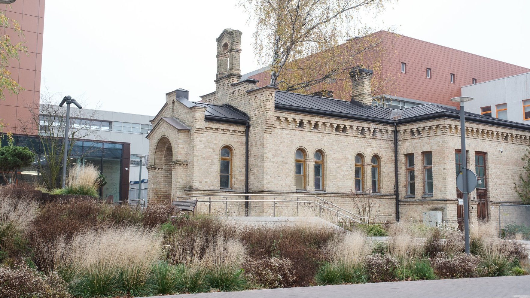 Ar buldozeru pa vēsturi. Bērnu slimnīca plāno nojaukt kapelas ēku