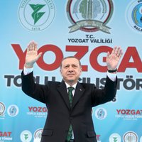 Vācijas televīzijā ar subtitriem turku valodā vēlreiz pārraida Erdoganu izsmejošo video