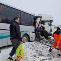 Avāriju uz Ventspils šosejas izraisījusi kravas automašīna