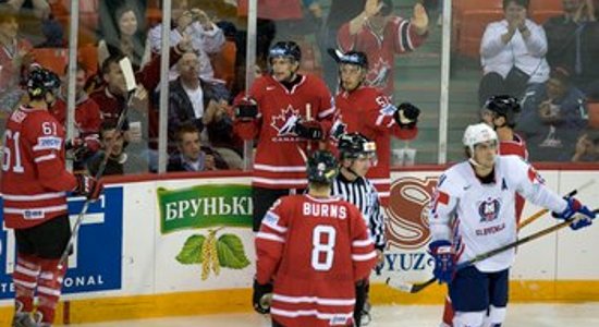 Favorīti Krievijas un Kanādas hokejisti cīnīsies par iespēju tikties finālā