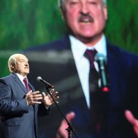 Lukašenko netiks uzskatīts par prezidentu pēc 5. novembra, lemj EP