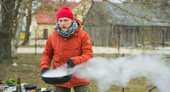 Noskaties! Menca, fermentētas pienenes un citi brīnumi Renāra Purmaļa izpildījumā