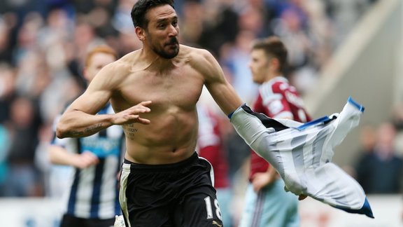 Newcastle United s Argentinian midfielder Jonas Gutierrez 