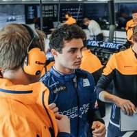 Sainss un Noriss piekrīt algas samazinājumam 'McLaren' komandā