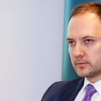 Министр предложит обязать всех приезжающих в Латвию иностранцев прикрывать рот и нос
