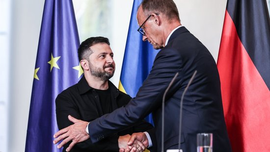 Европейцы уговорили Трампа не делить Украину с Путиным. Он снова погрозил России санкциями