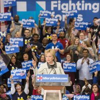 ASV prezidenta amata cīņas: Klintone Dienvidkarolīnā pārliecinoši sakauj Sandersu