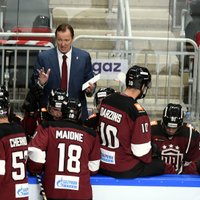 Rīgā ielidojušajā 'Ņeftehimik' komandā septiņi pozitīvi Covid-19 testi; KHL atceļ spēli