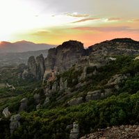 Viena no pasaules skaistākajām vietām - Meteora Grieķijā, kur klosteri 'karājas' debesīs