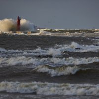 Latvijai tuvojas ciklons ar spēcīgu lietu un vēju, iespējami jauni plūdi