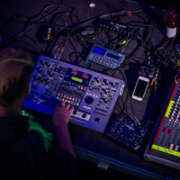 Notiks eksperimentālās elektroniskās mūzikas nometne 'Baltic Trail' un imersīvās skaņas koncerts