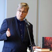 Rakstnieku savienības priekšsēdētājs: Autoratlīdzību režīma likvidācija iznīcinās latviešu literatūru