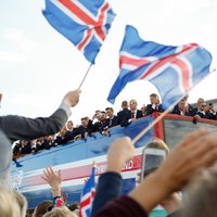 Video: iespaidīgs tūkstošu pūlis Reikjavikā mājās sagaida Islandes futbola izlasi