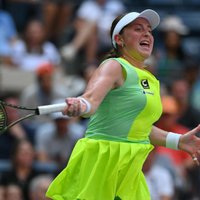 Ostapenko ar pārliecinošu uzvaru sasniedz Adelaidas WTA turnīra pusfinālu