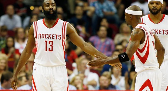 NBA izslēgšanas spēļu otrajā kārtā iekļūst arī Hjūstonas 'Rockets'