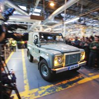 'Land Rover' pātraucis leģendārā 'Defender' ražošanu