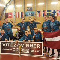 Foto: Latvijas florbolisti triumfē pasaules čempionātā veterāniem