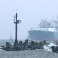 Foto: Lietuva svinīgi sagaida sašķidrinātās gāzes termināļa kuģi 'Independence'