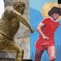 В Буэноc-Айресе возведена статуя в честь легенды футбола Марадоны