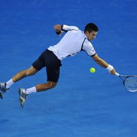 Džokovičs bez grūtībām sasniedz 'Australian Open' ceturtdaļfinālu