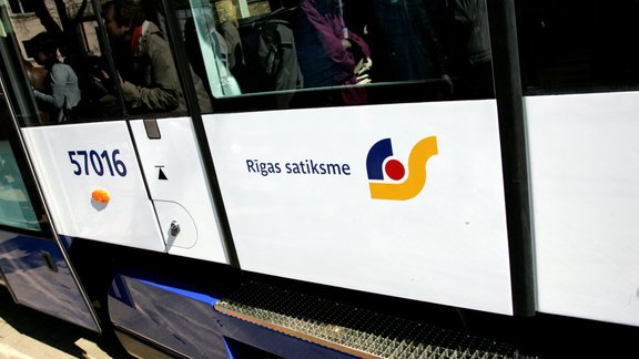 Zemās grīdas tramvaja pirmais reiss - 100