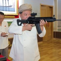 Kims atlaidis Ziemeļkorejas augstāko ģenerāli; aicina palielināt ieroču ražošanu