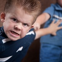 Septiņgadnieks ātri 'uzsprāgst' un sācis grauzt nagus; psiholoģes skaidrojums