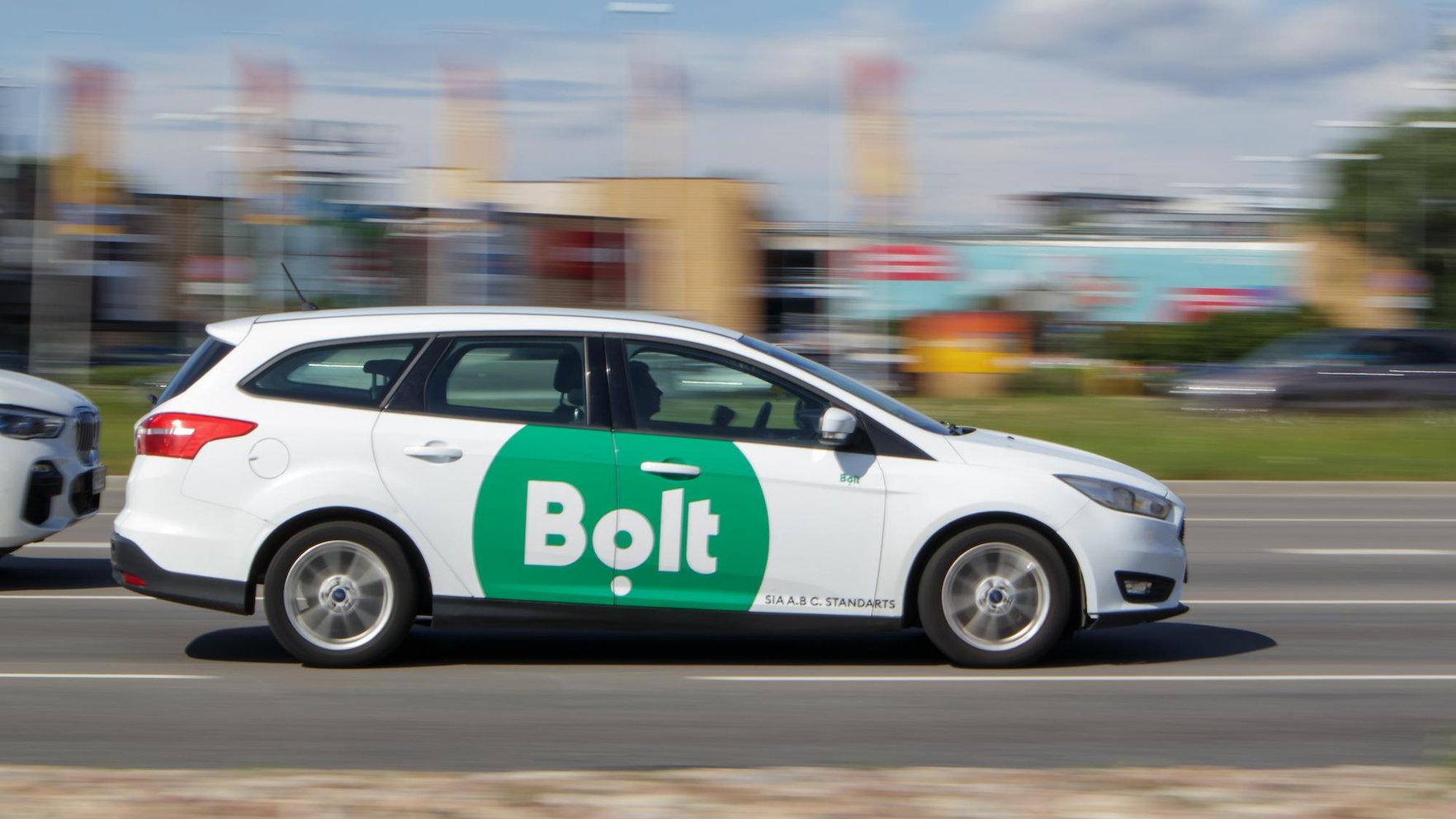 No tikai "paldies" līdz 50 eiro: kā atgūt "Bolt" taksometrā aizmirstu telefonu