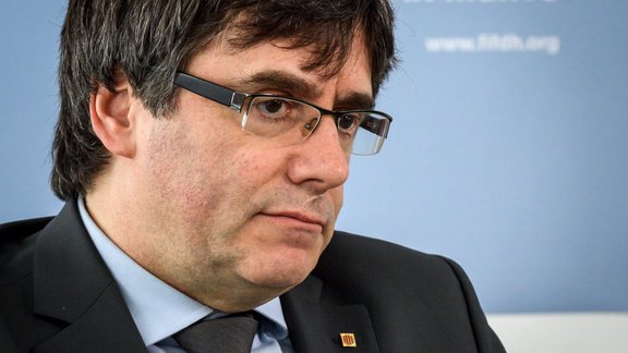 Carles Puigdemont, Karless Pudždemons