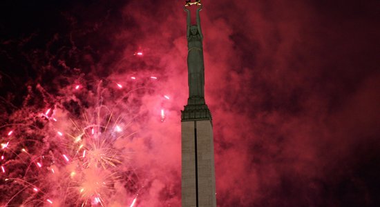 Фейерверки у памятника Свободы в Новогоднюю ночь: начато три процесса