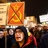 Foto: Tūkstošiem čehu protestē pret komunistu atgriešanos varas orgānos