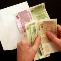 Эксперты: зарплата латвийцев в "конвертах" — 1 млрд. латов