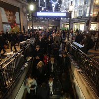 Policija Londonā saņēmusi viltus trauksmi par apšaudi metro stacijā