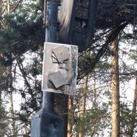 ФОТО: В Яунмарупе сгорел стационарный фоторадар (дополнено в 12.16)