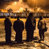 Nemieri pāraug revolūcijā - Ļvovas pašvaldība atzīst Ukrainas Tautas radu