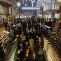 ФОТО: Из-за инцидента в Лондоне эвакуировали станцию метро
