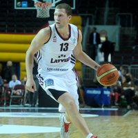 Strēlnieka 13 punkti neglābj 'Brose Baskets' no zaudējuma ULEB Eirolīgas mačā