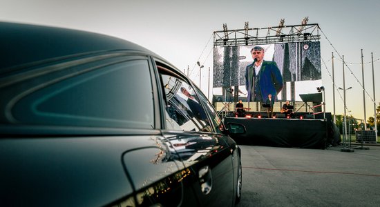Foto: Ar automašīnu signālu ovācijām izskanējuši Ainara Mielava koncerti Ķīpsalā