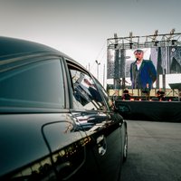 Foto: Ar automašīnu signālu ovācijām izskanējuši Ainara Mielava koncerti Ķīpsalā