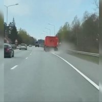 ВИДЕО: на Елгавском шоссе задержан пьяный водитель грузовика