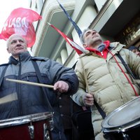 Опрос: каждый пятый уверен, что именно он может повлиять на политику в Латвии