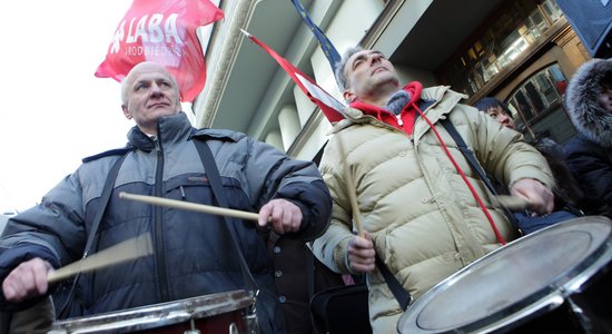 В Риге состоится митинг профсоюзов за достойную работу и достойную оплату труда