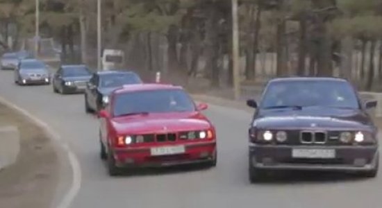 Video: gruzīni demonstrē krieviem, kā īsti vīri brauc ar 'BMW'