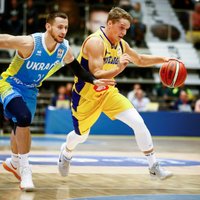 Zviedrijas basketbolisti pirms došanās uz Rīgu PK kvalifikācijas pirmajā mačā zaudē Ukrainai