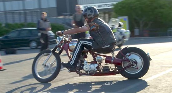 Video: Pašbūvēts motocikls un "pārtūnēti" BMW – Timrots devies tehniskās apskates reidā