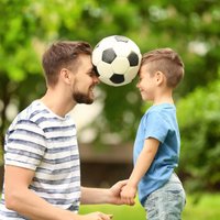 Četri noteikumi tētiem, kas var palīdzēt dēlu audzināšanā
