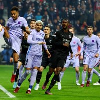 'Eintracht' un 'Barcelona' cīnās neizšķirti UEFA Eiropas līga ceturtdaļfināla pirmajā spēlē