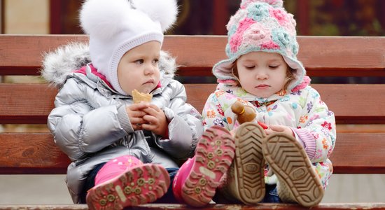 Sveiks, aukstum: septiņi iemesli, kāpēc ar bērnu jāiet pastaigās jebkuros laika apstākļos