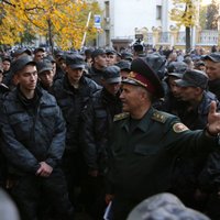 Солдаты Нацгвардии устроили акцию протеста у администрации Порошенко